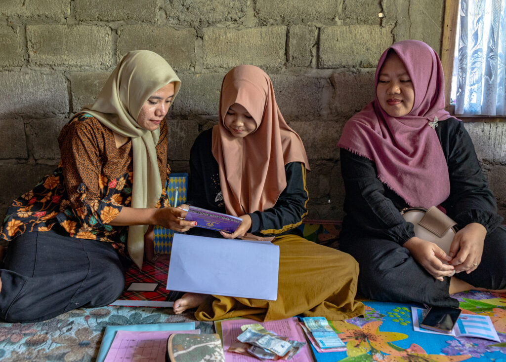 Para anggota Credit Union Perempuan Cenderawasih di Bengkulu