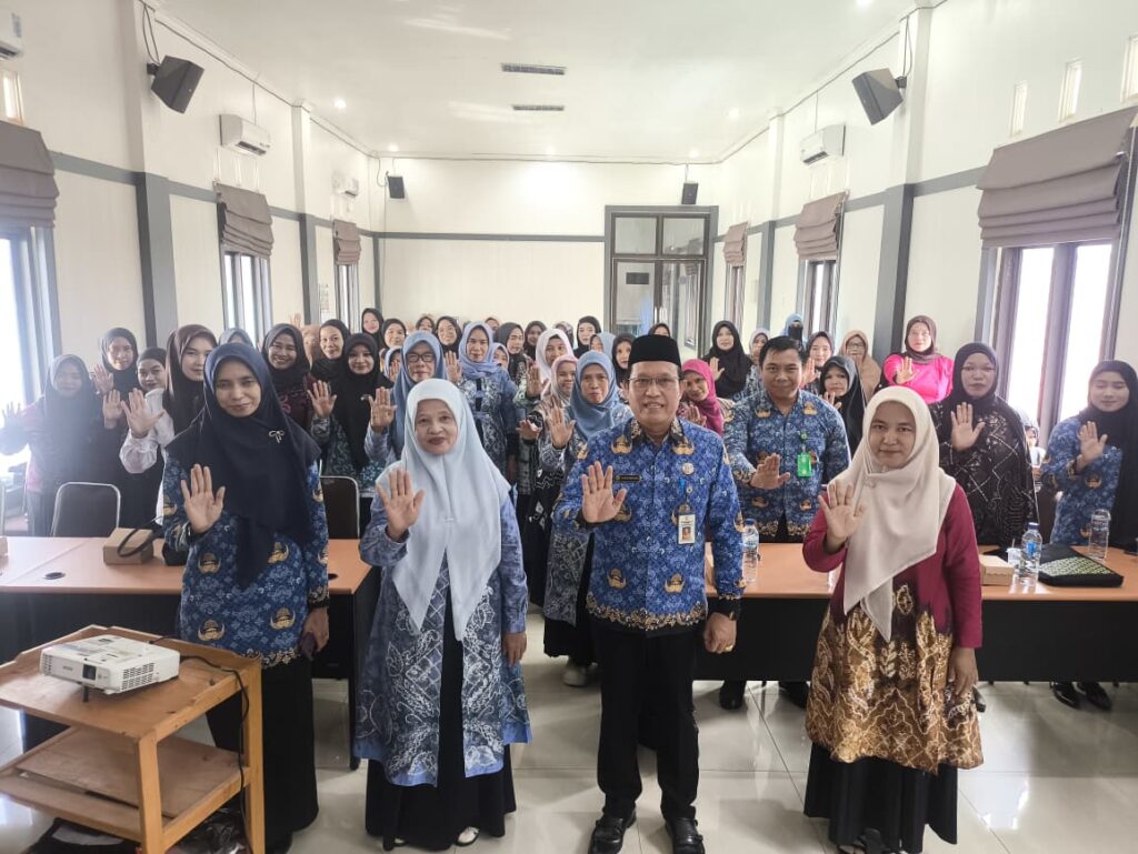 The Paradigta Academy in Balangan, South Kalimantan, held its 2025 graduation ceremony online together with participants from across the country. 