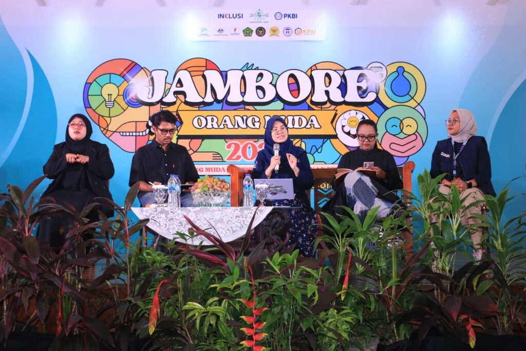 Picture of spokersperson: A panel discussion on the strategic role of youth in responding to environmental crises and preventing violence against children.
