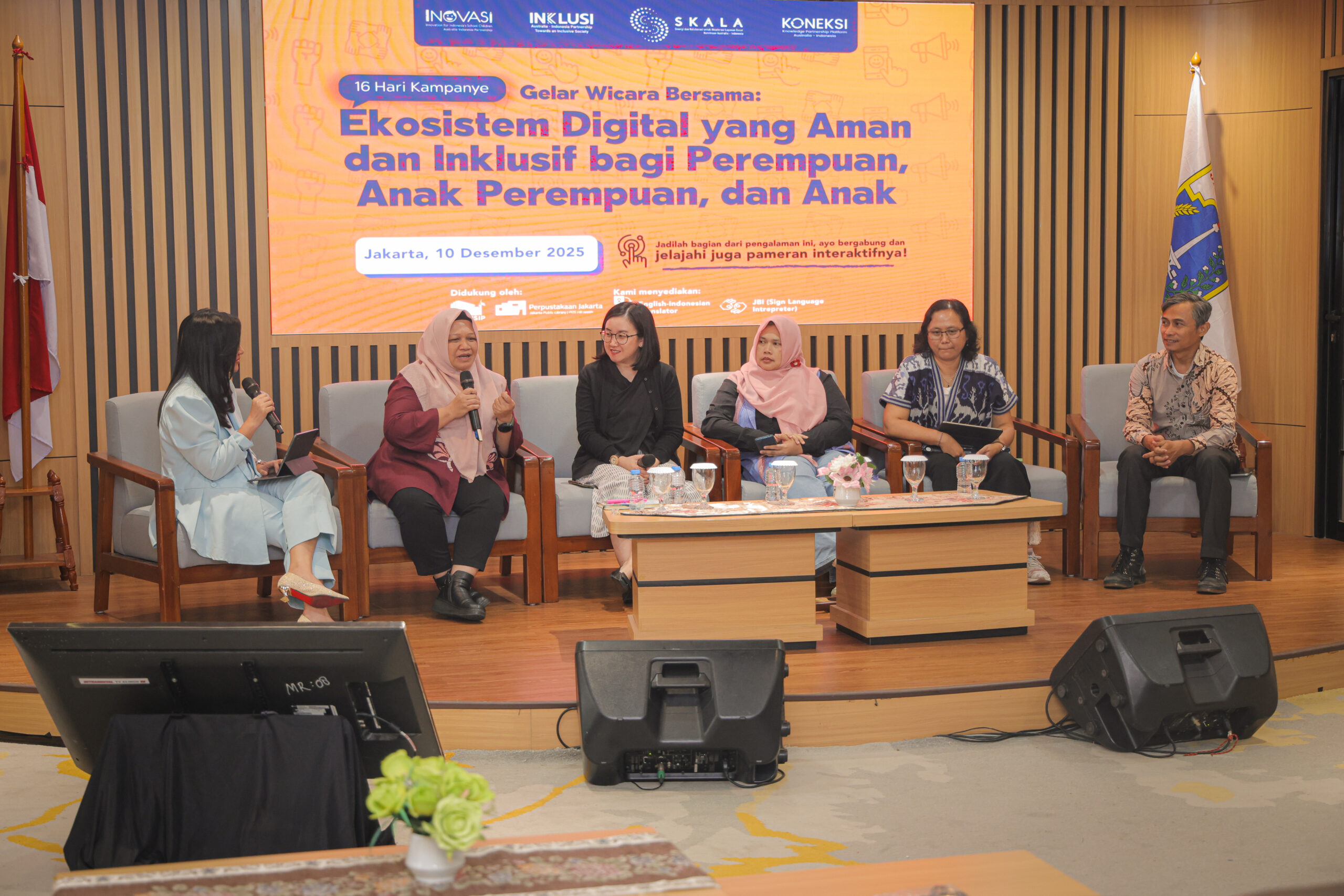 Panelis dalam temu wicara 16 HAKTP 2025 yang diadakan 4 Program DFAT.