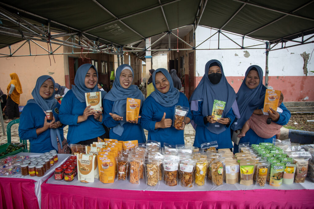 Women leading Desbumi MSMEs in Segeran Village showcased their products during the visit of INKLUSI in Indramayu on 11 February 2026. (Photo: INKLUSI)