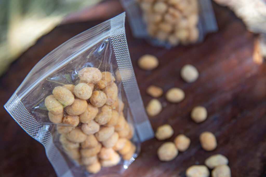 Produk kacang yang dihasilkan anggota kelompok UBSP di Desa Kalamba.